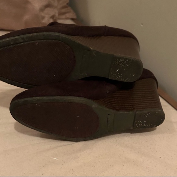 Brown suede wedge heel boots - Picture 6 of 6
